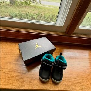 Jordan Kids Black and Teal Sneakers